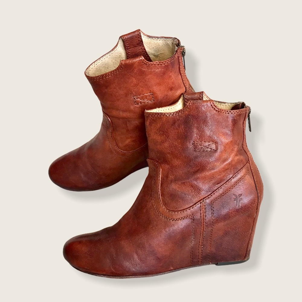 Frye Carson Wedge Cognac Leather Cute Ankle Bootie - Picture 9 of 13